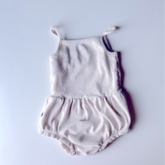 Baby Gap girl summer romper EUC size 12-18 months - Picture 2 of 3